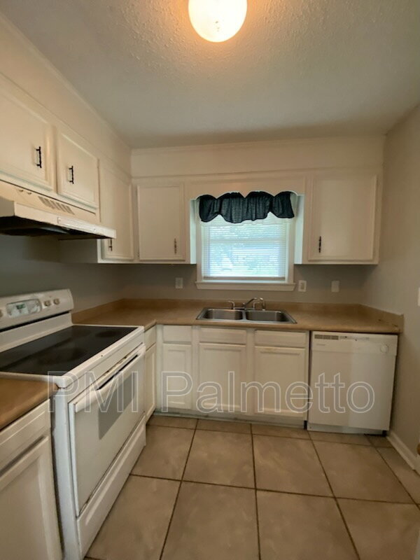 Foto del edificio - 3411 Brookwood Ct
