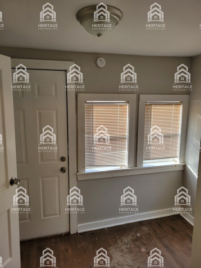 Foto del edificio - 5809 Kilpatrick Ave