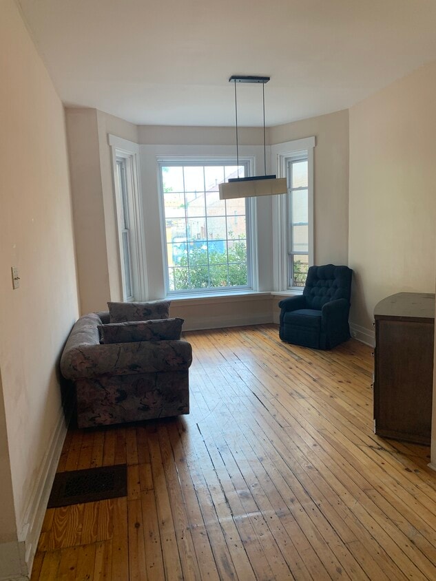 Living Room - 5850 N Broadway St