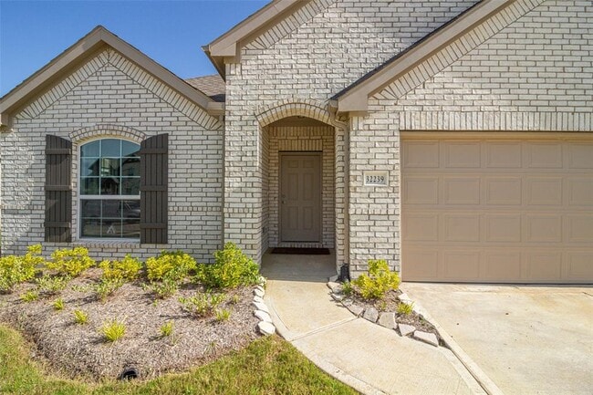 Building Photo - 32239 Cedar Crst Dr