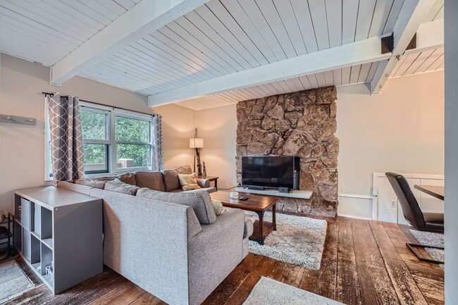 Foto del edificio - 2470 Chamonix Ln