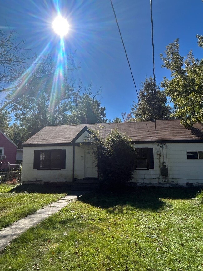 Building Photo - 319 Woody Dr