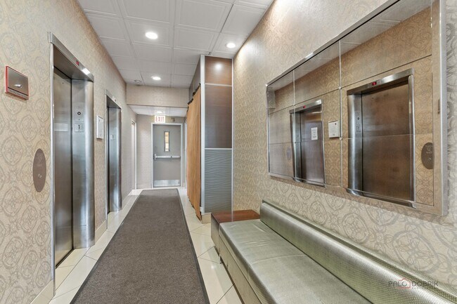 Foto del edificio - 247 E Chestnut St