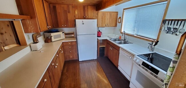 Building Photo - 154 White Fir Wood