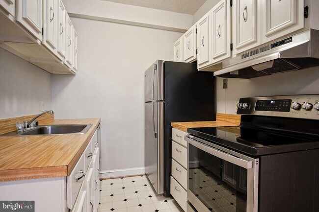 Building Photo - 3051 Idaho Ave NW