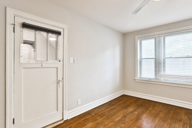 Foto del edificio - 3453 Hereford St