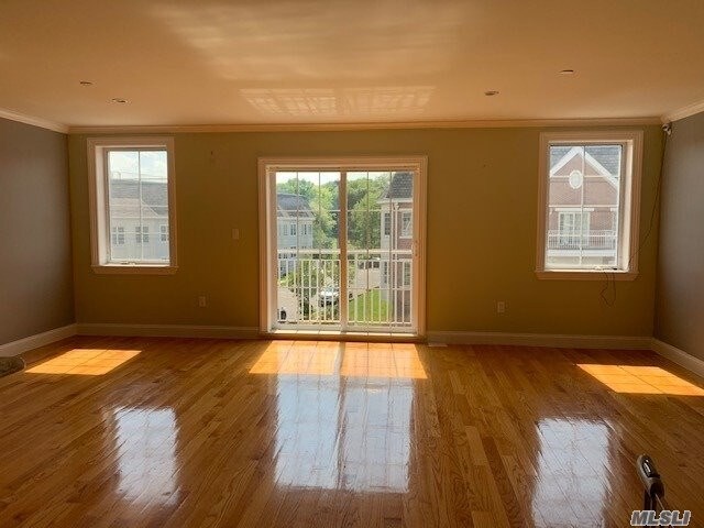 Building Photo - 355-55 Soundview Ln