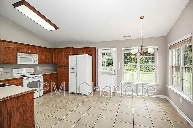 Foto del edificio - Room in House on S Ridge Ave