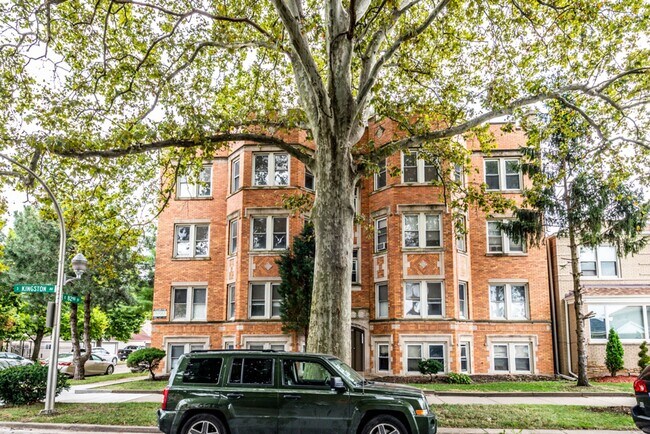 Foto del edificio - 8201-8205 S Kingston Ave 2539-2541 E 82nd Street Chicago, IL 60617