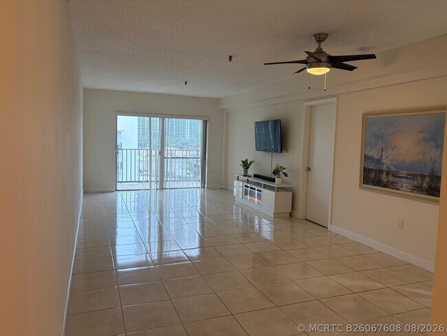 Foto del edificio - 250 NE 181st St