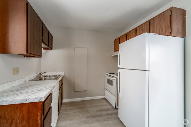 2BR, 1BA - 800SF - - Thomas White Apartments*