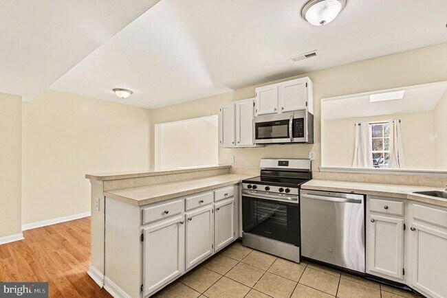 Building Photo - 718 Orley Pl