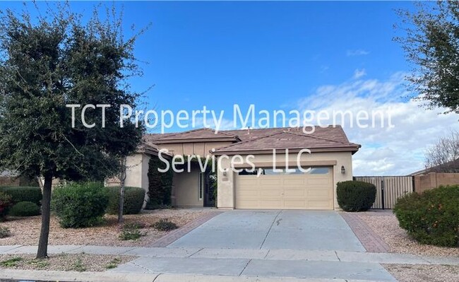 Building Photo - Beautiful 3 Bedroom Home In Shamrock Estates!