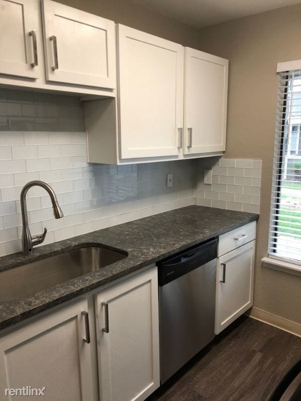 Building Photo - 1 br, 1 bath Apartment - 501 E 102nd Ave