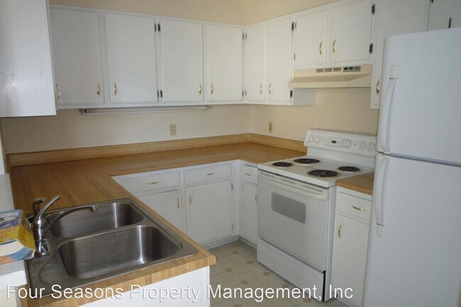 Foto del edificio - 2 br, 2 bath House - 4900-F Spring Lake Drive