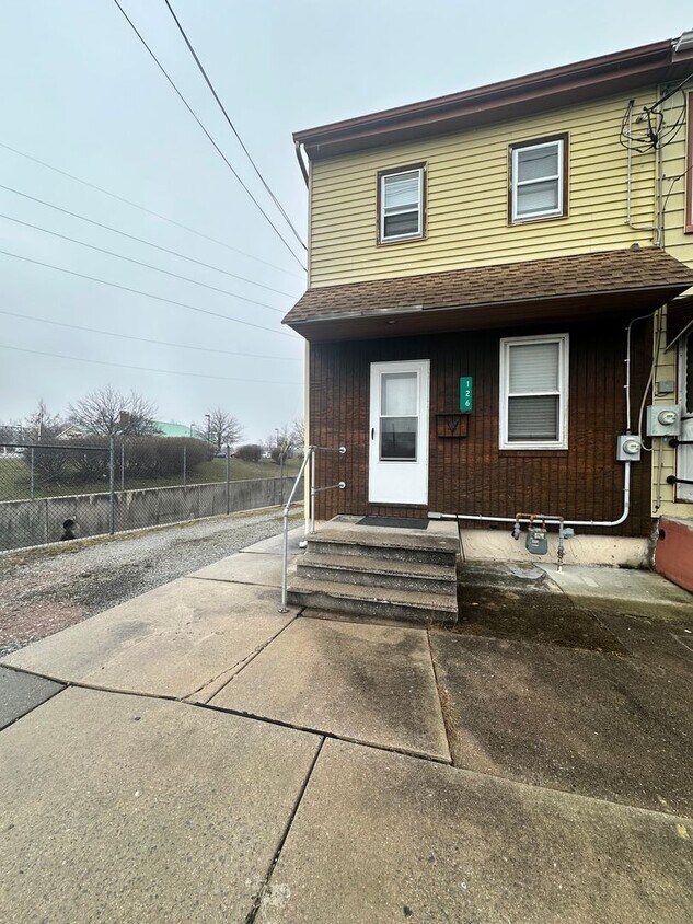 Foto principal - 2 Bedroom 1 Bathroom Home