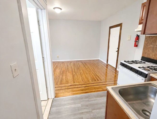 Building Photo - 658 Sanford Ave
