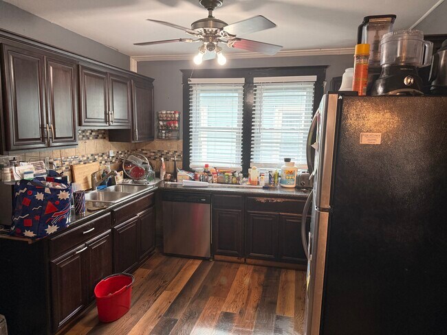 Foto del edificio - 359 Colvin Ave