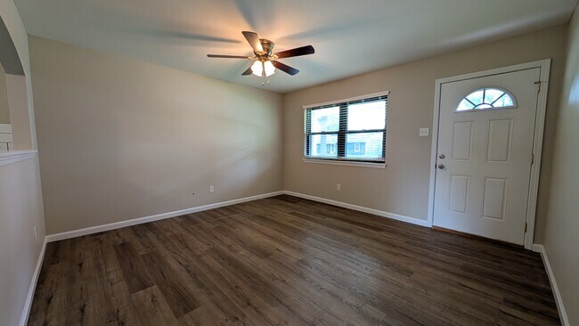 Building Photo - 809 Jacobs Ln