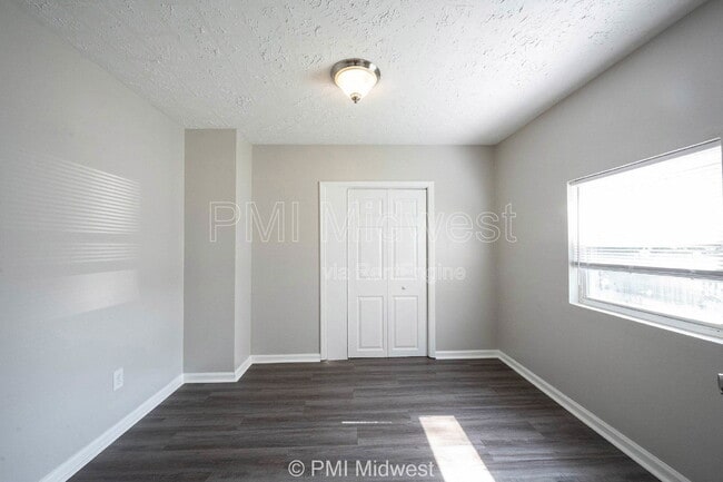 Building Photo - 524 W 23rd St