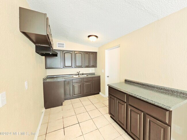 Foto del edificio - 4337 Trenton Dr S