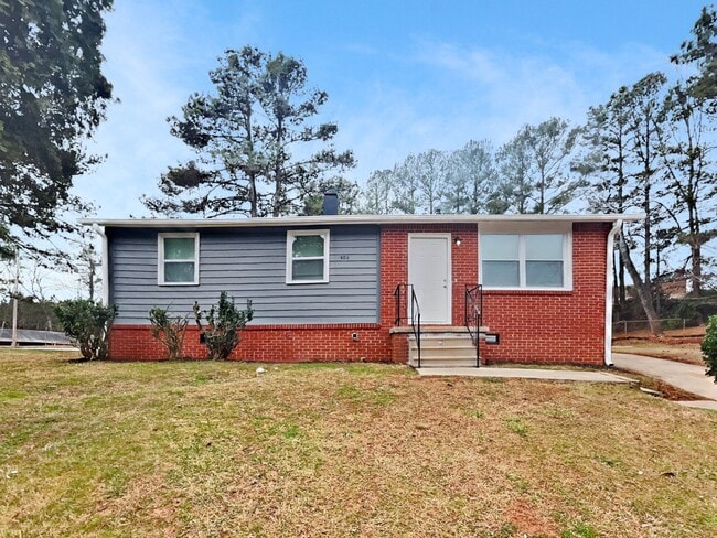 Building Photo - 406 Blair Villa Dr SE