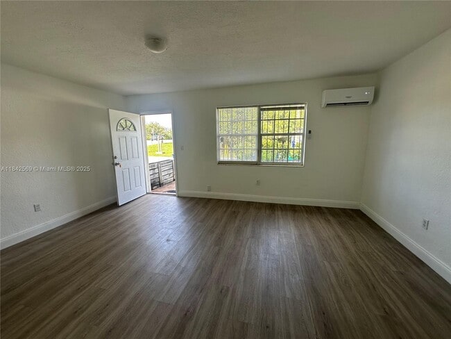 Foto del edificio - 360 NE 82nd St