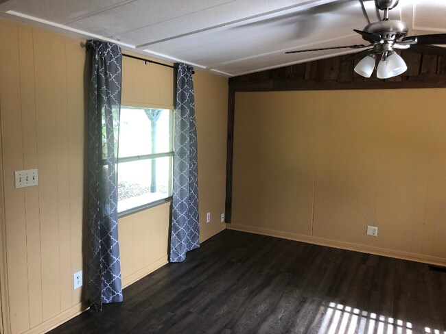 Building Photo - 456 Cedar Shores