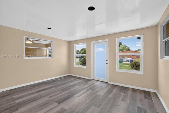 Foto del edificio - 4351 NW 25th St