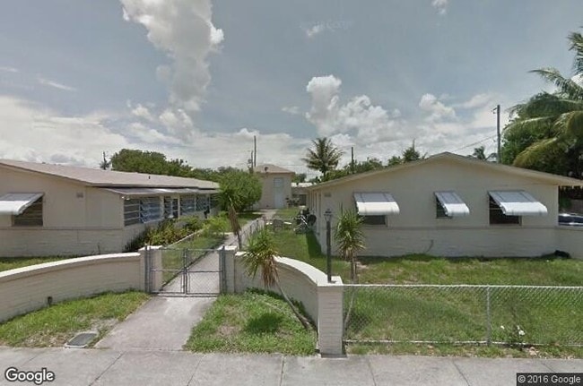 Building Photo - 1210-1220 N 16th Ct