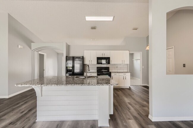 Foto del edificio - 6075 Edison St