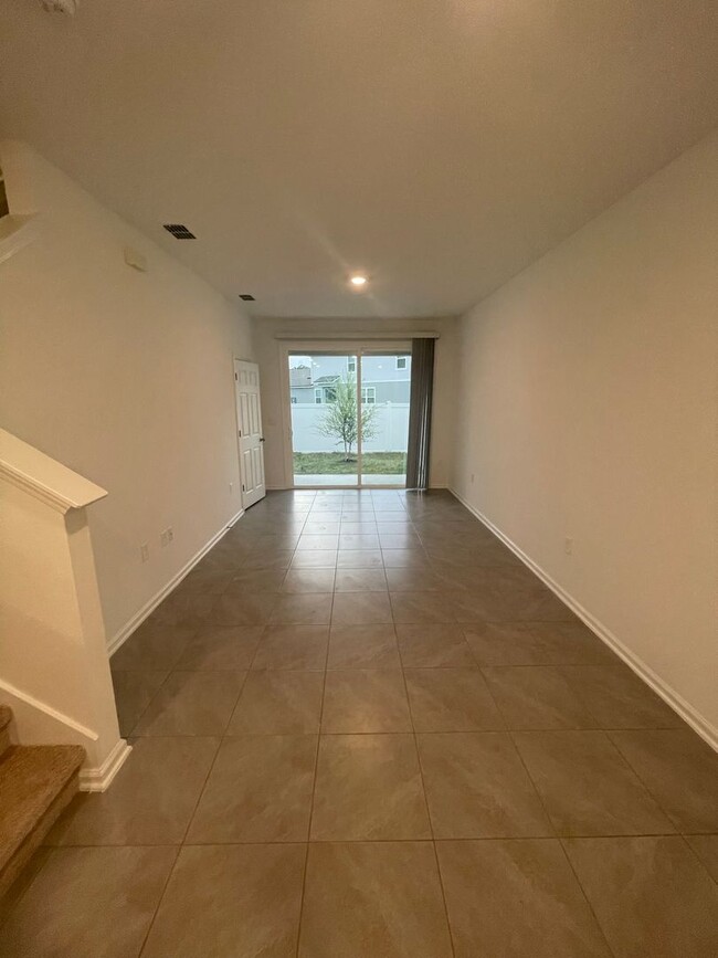 Foto del edificio - Newer Townhome for Rent In Equinox West