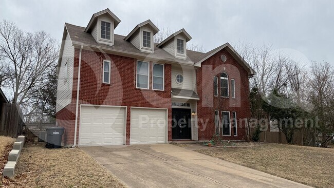 Foto del edificio - 1106 Hyde Park Dr