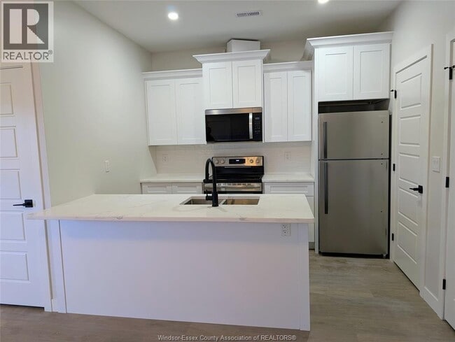 Photo du bâtiment - 926-928 Giles BOULEVARD Unit# 5