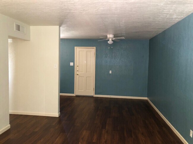 Foto del edificio - 701 W Yandell Dr