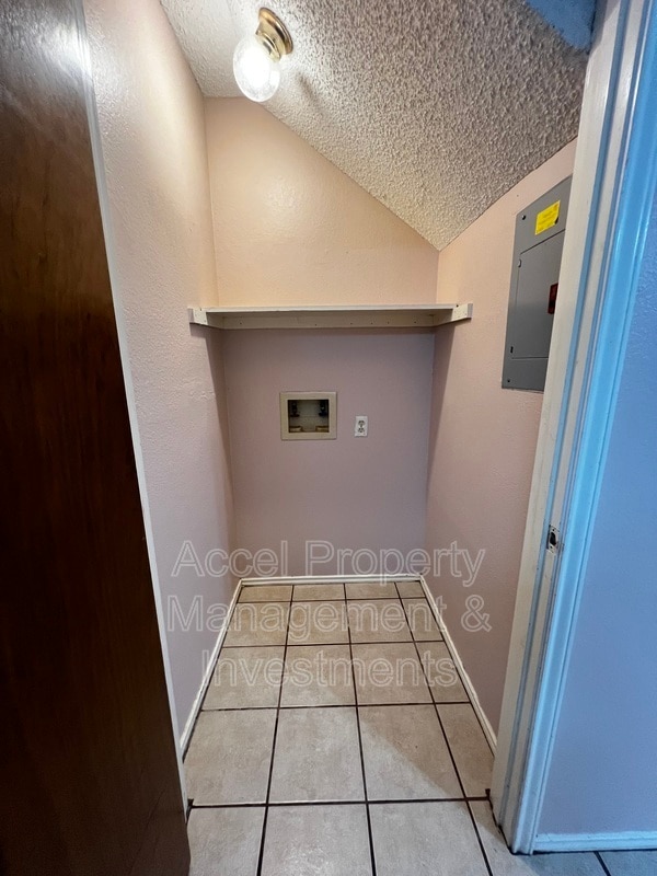 Building Photo - 1209 Keralum Ave