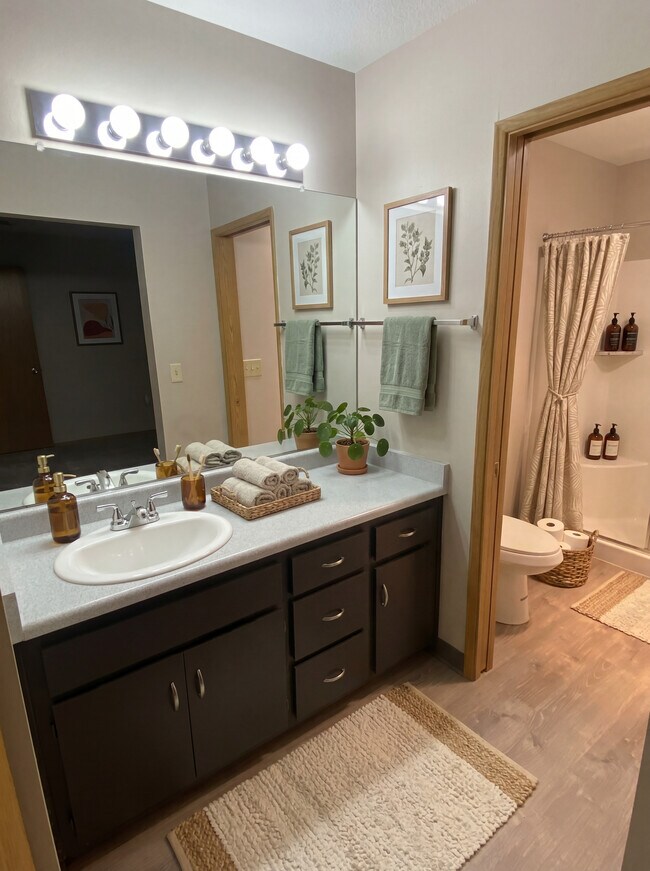 Baño principal - Maple View Apartments
