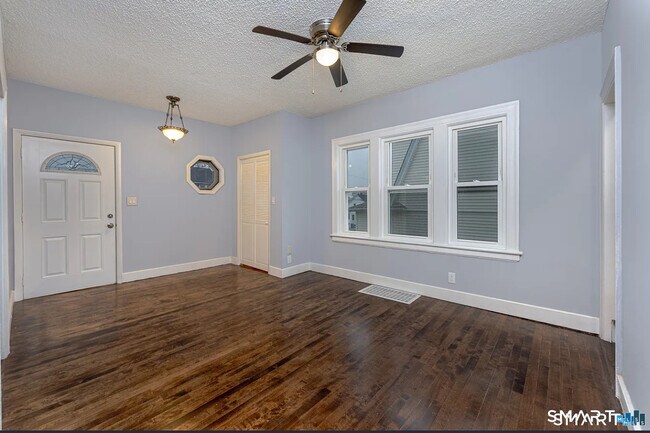 Foto del edificio - 87 Melrose Ave