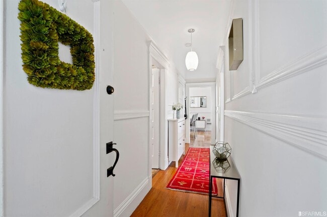 Building Photo - 384 Elizabeth St