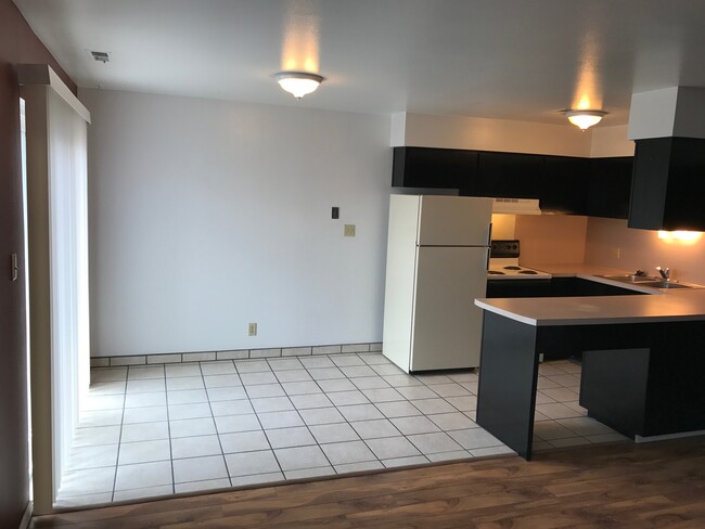 Dining Area - 4564 Harrison Blvd