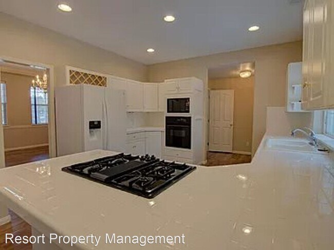 Foto del edificio - 3 br, 2.5 bath House - 5400 Woodland Dr.