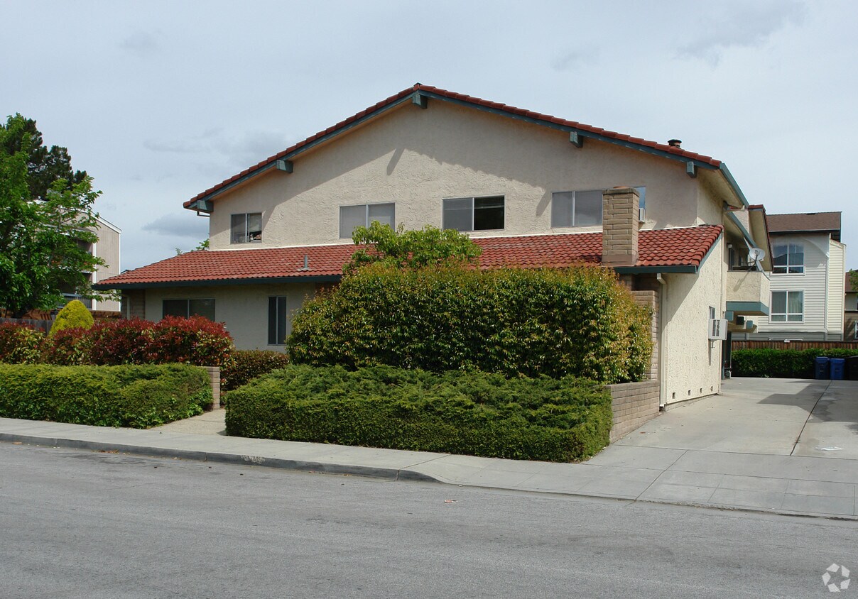 Primary Photo - 499 La Conner Dr
