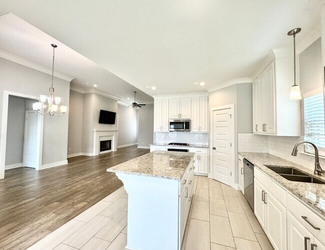 Foto del edificio - Warm Elegance in The Willows - 4Bedroom 2B...
