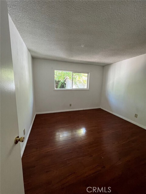 Foto del edificio - 8853 Longden Ave