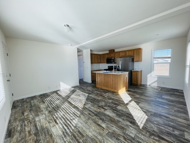 Building Photo - 889 Paiute Dr