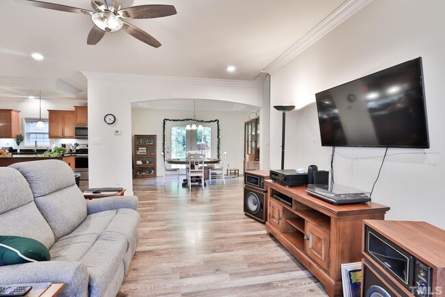 Building Photo - 753 Sinai Cir