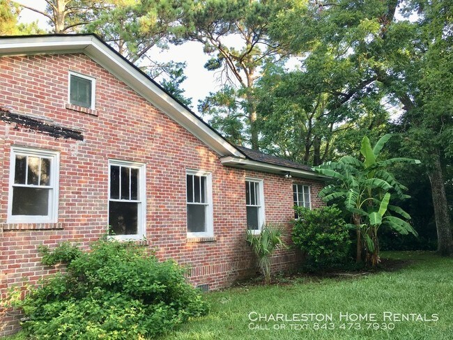 Building Photo - 1820 1st Dr