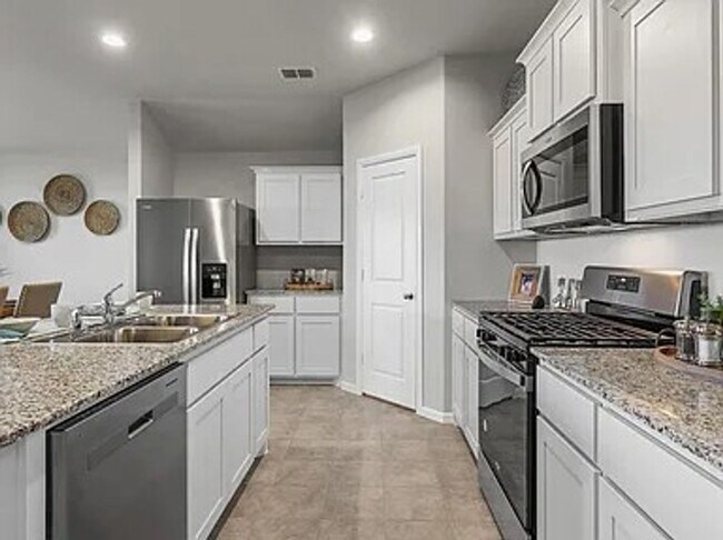 Foto del edificio - Vibrant new construction 4BR House in Fort...
