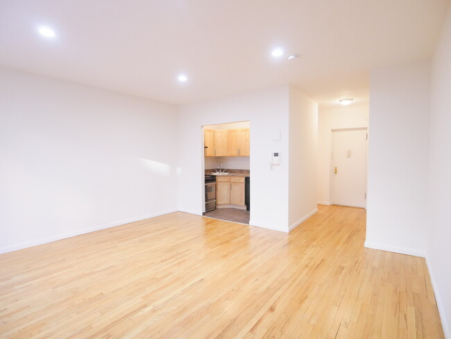 Interior Photo - 228 East 85th Street