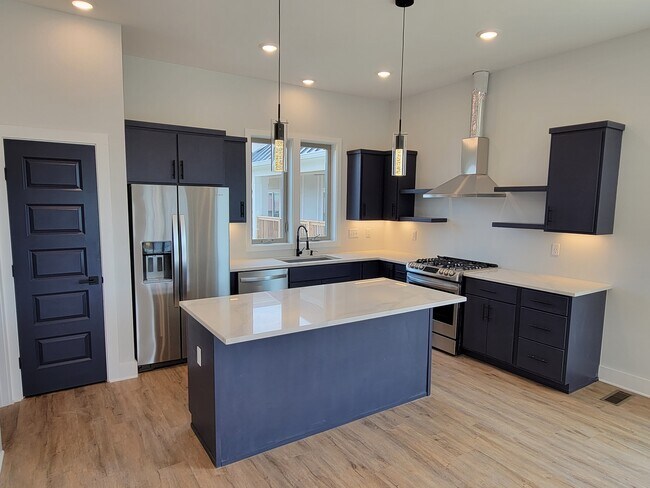 Floor 2 kitchen - 904 Ramsey St